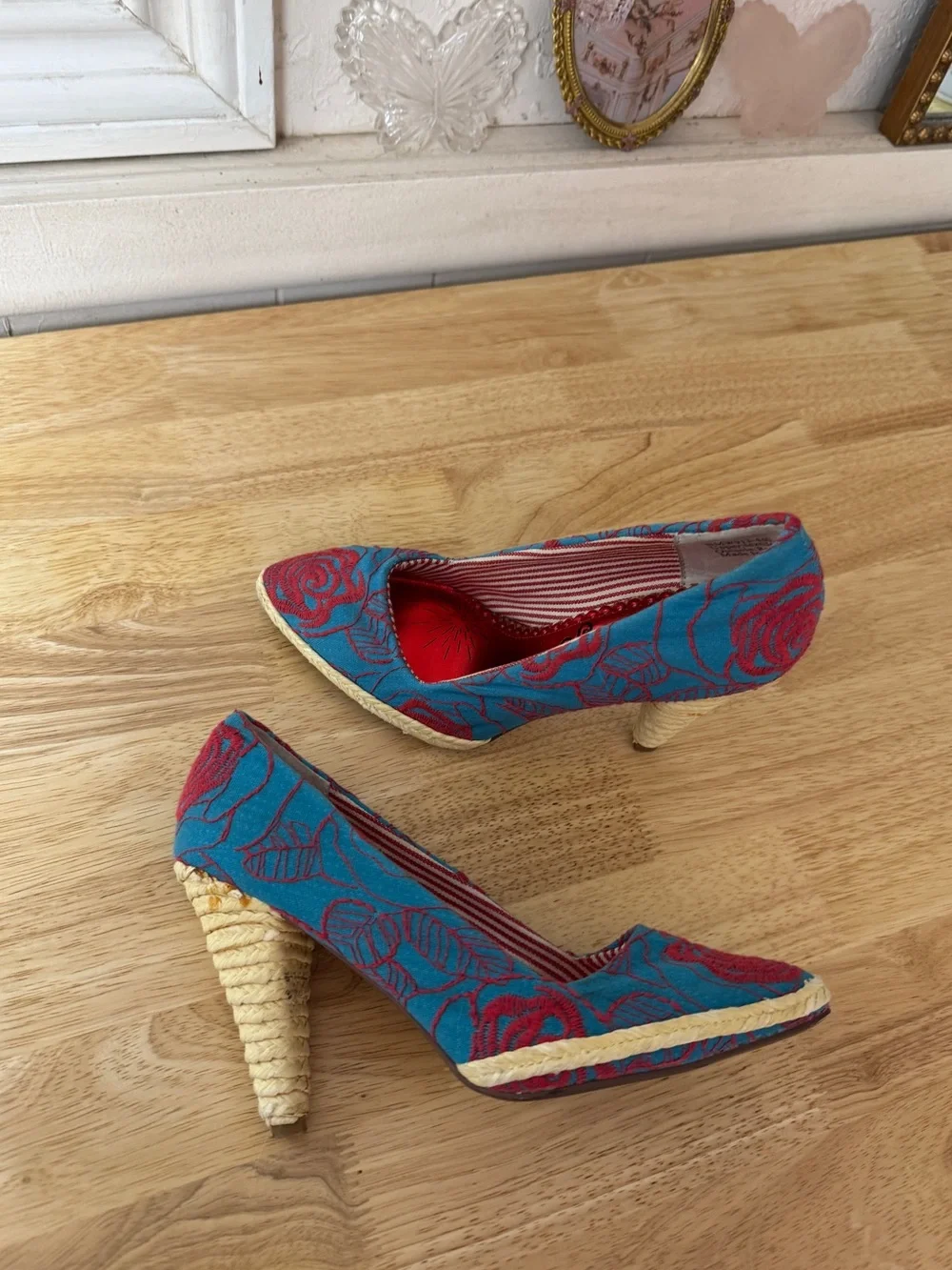 2000’s Naughty Monkey Floral Embroidered Canvas Chunky Pumps Size 6.5 Y2K Indie